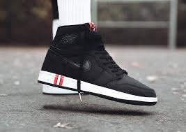 The same matte black suede and leather look used on the air jordan 5 'psg' is used on this air jordan 1 'psg'. Buy The Air Jordan 1 Retro High Og Paris Saint Germain Psg Here Kicksonfire Com