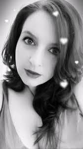 Kelly Pyper's Instagram, Twitter & Facebook