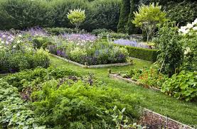 Every Inch Of Ina Garten S Famous Garden Is Enchanting Famous Gardens Gorgeous Gardens Hampton Garden