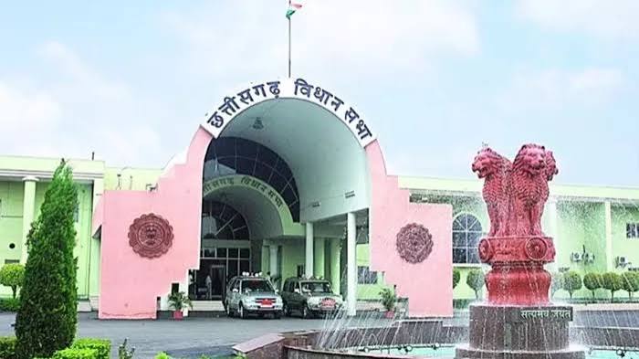 Chhattisgarh Politics: छत्तीसगढ़ विधानसभा में 90 में से 50 पहली बार बने विधायक, सदन में हुआ जोरदार स्वागत - Chhattisgarh Politics 50 out of 90 MLAs became first time MLAs in Chhattisgarh