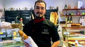 Les tv internationales et les clients se bousculent depuis devant la boutique et ça va durer comme ça un an, jusqu'à ce qu'un. Meilleure Baguette De Paris Un Sfaxien Succede A Un Autre