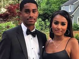 Sasha obama wows fans with stunning dress in heartwarming family thanksgiving photo (image: After A Private Picture Of Former President Barack Obama S Younger Daughter Leaked Online Some People Criticize The 19 Year Old Girl Sasha Obama For The Image Women S World Today