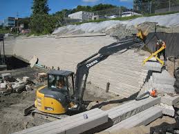Dans un premier temps, il est nécessaire de réaliser les fondations de votre mur en parpaing a bancher. Murs De Soutenement En Blocs De Beton Pave Design
