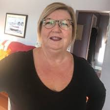 Evelyn Saunders's Instagram, Twitter & Facebook