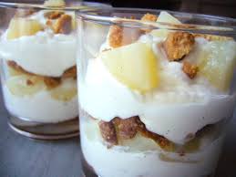 Un Dessert Tout Simple Frais Et Leger Avec Des Poires Rehaussees De Caramel Au Beurre Sale D Une Mousse De Mascarpone Et De M Mascarpone Caramel Alimentation