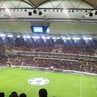Din informațiile fanatik, acoperișul de pe arena națională nu a fost tras din cauza unei directive a uefa din 2013. Arena NaÈ›ionalÄƒ National Arena Vatra LuminoasÄƒ 45 Tipps