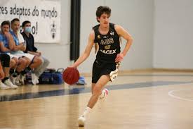 Fiba organises the most famous and prestigious international basketball competitions including the fiba basketball world cup, the fiba world championship for women and the fiba 3x3 world tour. Joao Costa A Caminho Do Basquetebol Norte Americano Labor