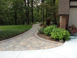 Wide Gentle Opening With Copthorne Bands Help Lead You Down This Path To The Front Door Garden Styles Traditional Landscape Walkway Design
