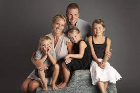 Pin By Katy Abram On Watch Full Movies Family Portrait Poses Photography Poses Family Family Studio Photography
