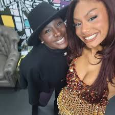 Make sure to watch the Graham Norton Show tonight!!! #AccessAllAreas #FLO  🌲✨️🎶