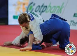 Charline van snick ch.m.w., née le 2 septembre 1990, est une judokate belge qui évolue dans la fin décembre 2018, charline van snick et sami chouchi sont récompensés du judogi d'or saluant. Charline Van Snick Ijf Org