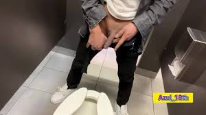 Chico inocente se porta mal en el cine de la ciudad después de salir de la  escuela | Porno gay amateur - XNXX.COM
