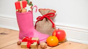 Este elegantă și practică, mai ales atunci de moș nicolae, chiar dacă, de obicei, bugetul pentru daruri nu este unul atât de substanțial, cei care vor, cu adevărat, să îi surprindă pe partenerii. TradiÅ£ii Si Obiceiuri De Mos Nicolae Cand Si De Ce Se Pun Cadouri In GhetuÅ£ele Copiilor