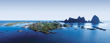 Træna fyr ligger i træna kommune i nordland. Traena Hurtigruten Dk