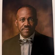 If that's his wife beside him…you can tell she was VERY uncomfortable by  here body language beside him. Thats a dangerous man in that clip! I hope  this is an old clip