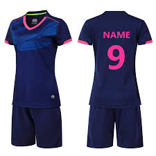 A primeira partida internacional de seleções de futebol feminino ocorreu em 1972, casualmente 100 anos depois do primeiro encontro masculino, onde a inglaterra venceu a escócia por 3 a 2. Conjunto De Camisa Feminina Para Futebol Uniforme De Futebol Roupa Esportiva Feminina Com Estampa Personalizada Kits Fut Aliexpress