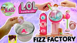 Selín y los juegos con las muñecas lol. Fabrica De Munecas L O L Surprise Fizz Factory Bolas De Bano Efervescentes Con Juguetes Sorpresas Youtube