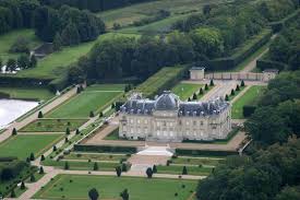 Chateau De Voisins In 2020 French Architecture Chateau France French Castles