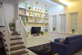 Jika ruang keluarga anda sekarang terasa sumpek, coba pindahkan posisinya ke teras belakang. 10 Desain Ruang Keluarga Kekinian Ini Pas Untuk Rumah Mungil