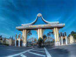 The sultan abu bakar museum is located in johor bahru and used to be the istana besar or grand palace of the sultanate of johor. Istana Sultan Abu Bakar Pekan Pahang Malaysia Pahang Marina Bay Sands Marina Bay