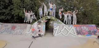 But the loch ness monster is far and away the most famous cryptid — that is, a creature whose existence has been attested to by various eyewitnesses and which is widely believed in by the general public, but is still not recognized by establishment science. 2er Goes Skateboard Musical Iriedaily