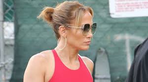 Jennifer lopez ist heute 49 jahre alt. Nach Trip Zu Ben Affleck J Lo Mega Durchtrainiert Im Gym Promiflash De