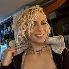 Heidi Mullen's Instagram, Twitter & Facebook