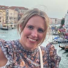 Danielle Desmond (@DaniDesmond)