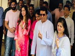 Raj thackeray who actually claims to be marathi, has origins in uttar pradesh! Maharashtra Elections 2019 Mns Chief Raj Thackeray And Family Cast Their Votes In Mumbai Youtube