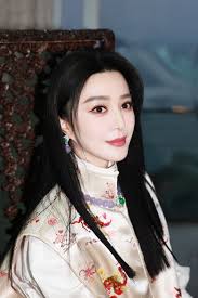 Phạm Băng Băng cũng có ngày này: Đi bán mỹ phẩm ở trung tâm thương mại,  muốn gặp mặt phải chi 8 triệu!