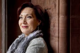 Danièle Henkel : le charme de la dragonne