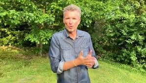L'émission koh lanta existe depuis 2001, mais elle n'est présentée par denis brogniart que depuis 2002. Audiences Tele Du 18 Mai 2018 Koh Lanta Leader En Hausse Tf1 Devant Candice Renoir France 2 Stars Actu
