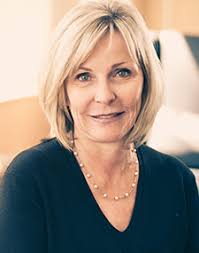 Lynette Hansen's Instagram, Twitter & Facebook