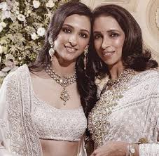 Let us get to know more about prakash padukone age, height, wife, children, religion and more. Deepika Padukone S Family Portrait With Parents Ujjala Prakash Padukone And Sister Anisha Looks Regal Pinkvilla