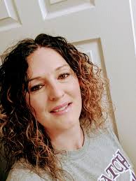 Personality traits associated with curly hair