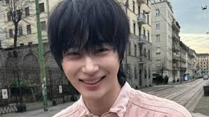 Actor Park Jung-min (38), who runs a publishing company, donated an  audiobook.The Korea Foundation f..