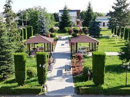 Dezvoltarea competentelor profesionale pentru 51 elevi (40 din grupuri defavorizate), de la liceul tehnologic. Sufrageria Verde Amenajarea Parcului Liceului Tehnologic Special Bivolarie