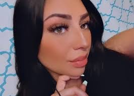 Amanda Verduchi's Instagram, Twitter & Facebook