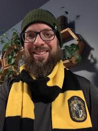 Sitting in the Three Broomsticks in Hogsmeade