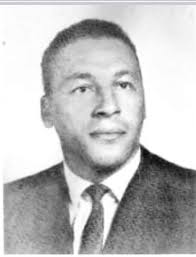 Anybody remember my father Ricky Washington Ashmun Street Projects 👀 and  my grandmother Tootie who's in the picture with him?