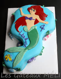 Ariel La Petite Sirene Et Polochon Gateau Au Chocolat Glacage Au Chocolat Vermicelles Multicolores Entre Le Glacage Chocolat Gateau Chocolat Petite Sirene