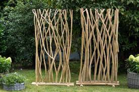 Aste Als Trennwand Oder Spalier Aste Als Trennwand Oder Spalier The Post Aste Als Trennwand Oder Spalier Appeared Trennwand Garten Diy Gartenprojekte Spalier