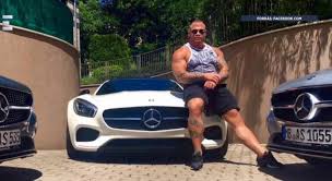 Ryan is a professor at the institute for positive psychology and education at the australian catholic university and a research professor at the university of rochester. Tizfos Drogbulit Tartott Szilveszterkor M Richard A Nyugati Teri Pizzazojaban Hirnavigator