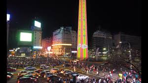 La tarifa de ibis buenos aires obelisco es de solo $42/noche y puede considerarse una muy buena oferta a la hora de alojarse en buenos aires. Obelisco Iluminado De Noche Youtube