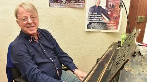 Entdecken sie veröffentlichungen von dobos attila auf discogs. Eloszor Nalunk Lathato Dobos Attila Zambo Jimmynek Irt Meg Soha Nem Hallott Dala Story