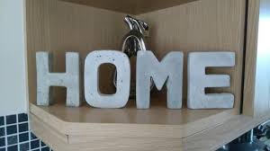 Grandes Lettres Beton Ajoutent Une Touche De Charme Industriel A Votre Jardin Ou Maison Avec Votre Nom Ou Un Message Le Prix Concrete Ampersand Sign Letters