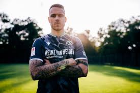 Hannover 96 trikot 2021/22 : Hannover 96 Einzigartiges 96 Rot Die Neuen 96 Trikots Sind Da