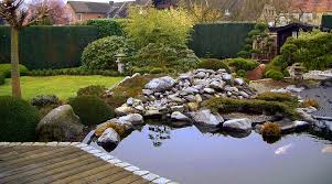 Wer eine terrasse anlegen möchte, wo früher rasen war, sollte diese nicht einfach auf der wiese bauen. Gartengestaltung Bundgen Terrassen Und Stufen