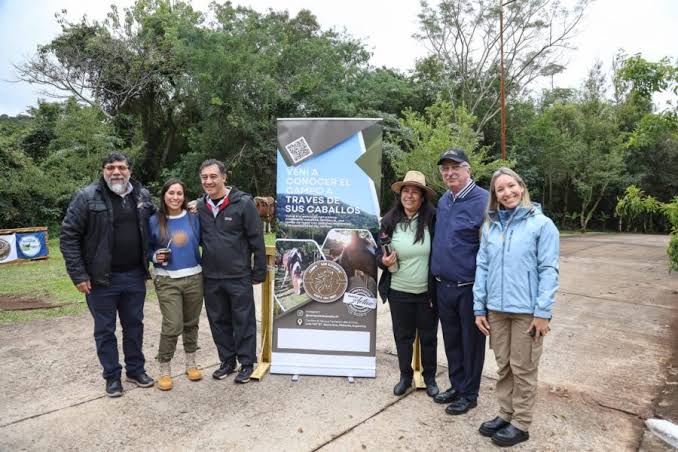 EN EL NATALICIO DE JOS� GERVASIO ARTIGAS, PASSALACQUA VISIT� UN EMPRENDIMIENTO DE TURISMO RURAL EN EL PARQUE TEM�TICO DE LA CRUZ EN SANTA ANA - Provincia de Misiones