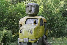 Corvo Besucht Die Skulptur Taxidriver Mann Mit Auto Von Daniel Wagenblast In Castrop Rauxel Fire Hydrant Hydrant Fire